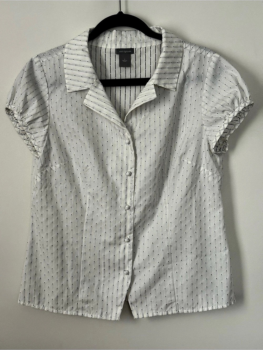 Ann Taylor Striped Button Down Top in White & Black Size 8